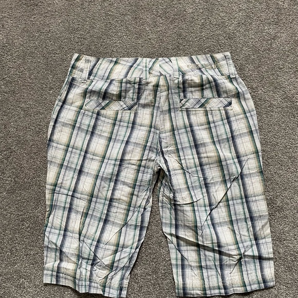 Element Shorts - Picture 3 of 4